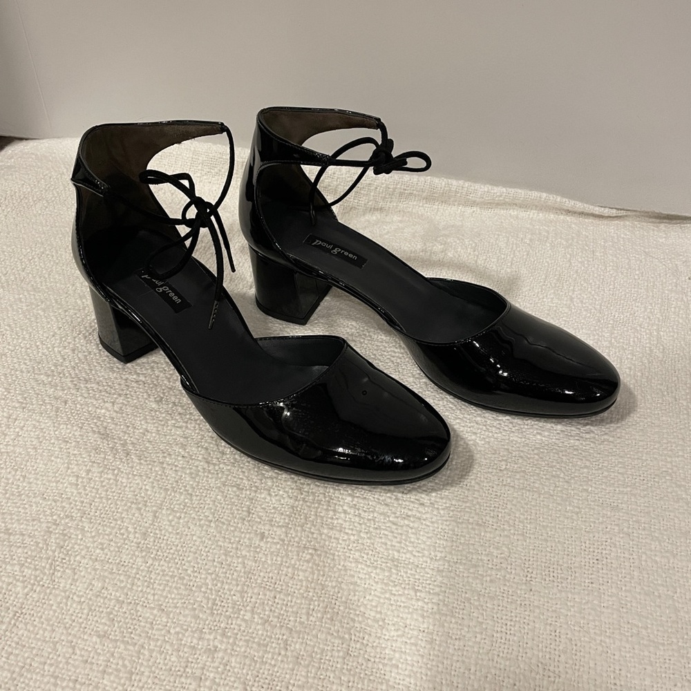 Paul Green Black Patent Leather Molly Shoes Round Toe w Ties Block Heel 5 1/2